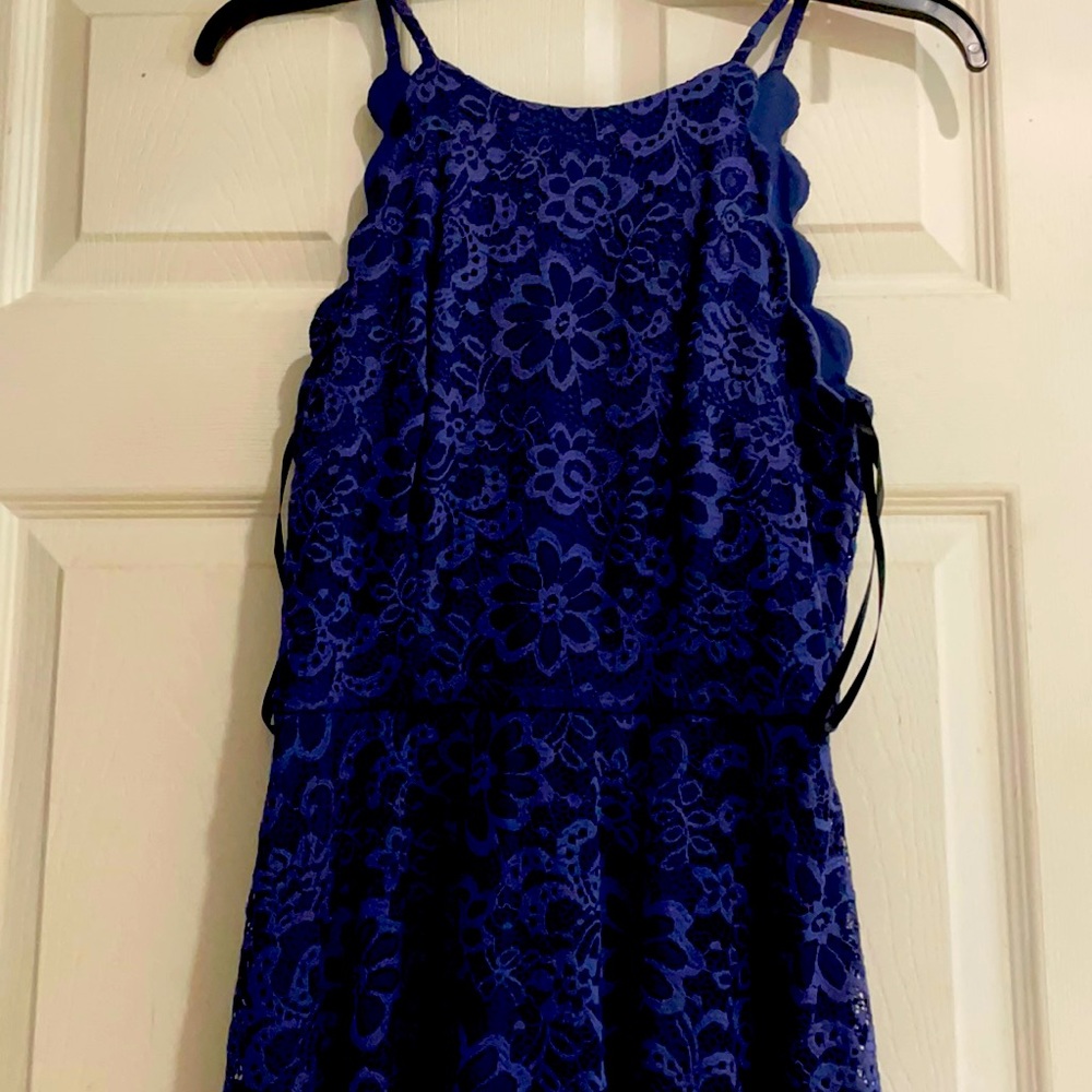 Never worn, size 5 navy blue dress